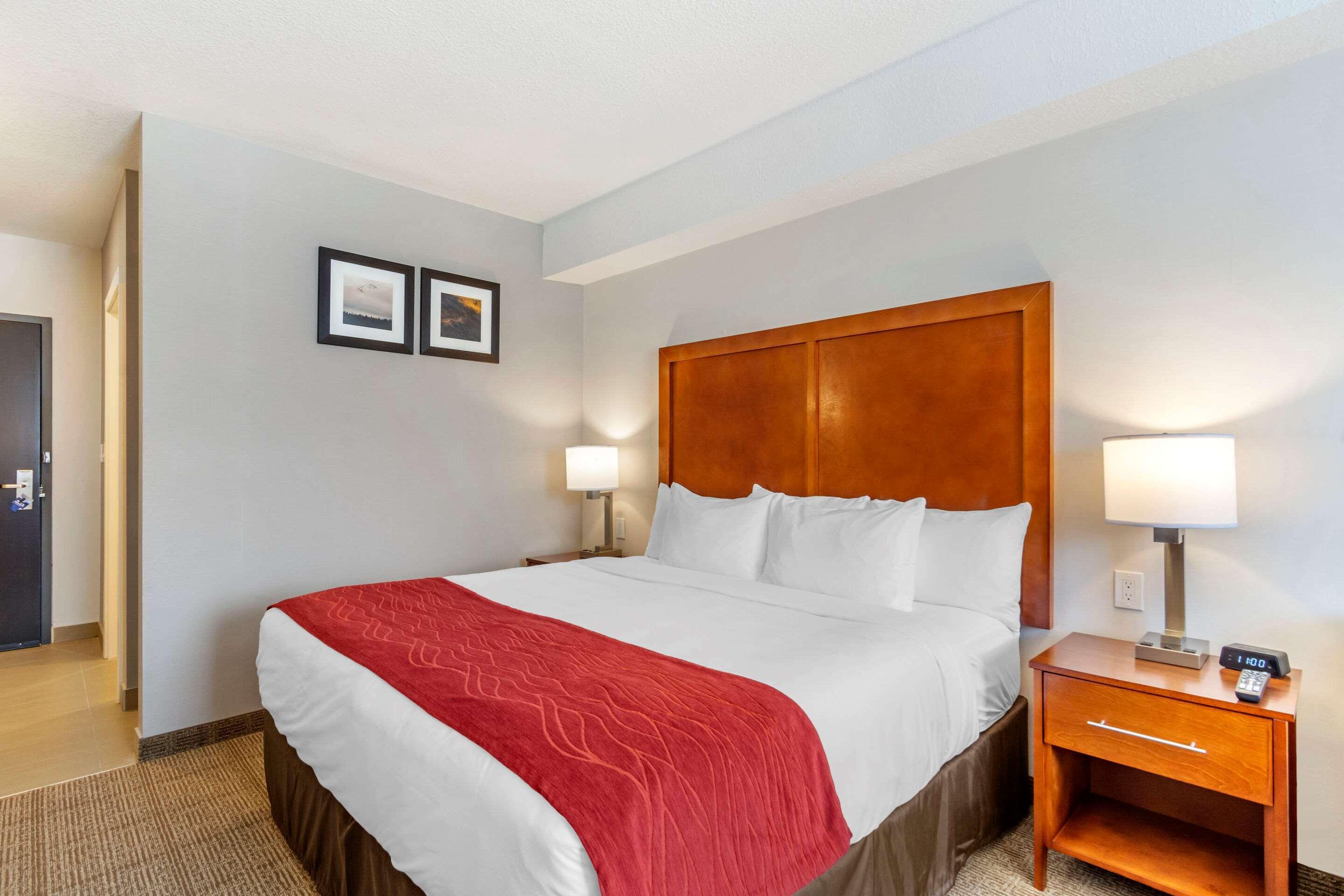 Comfort Inn & Suites Вейлмаунт Экстерьер фото