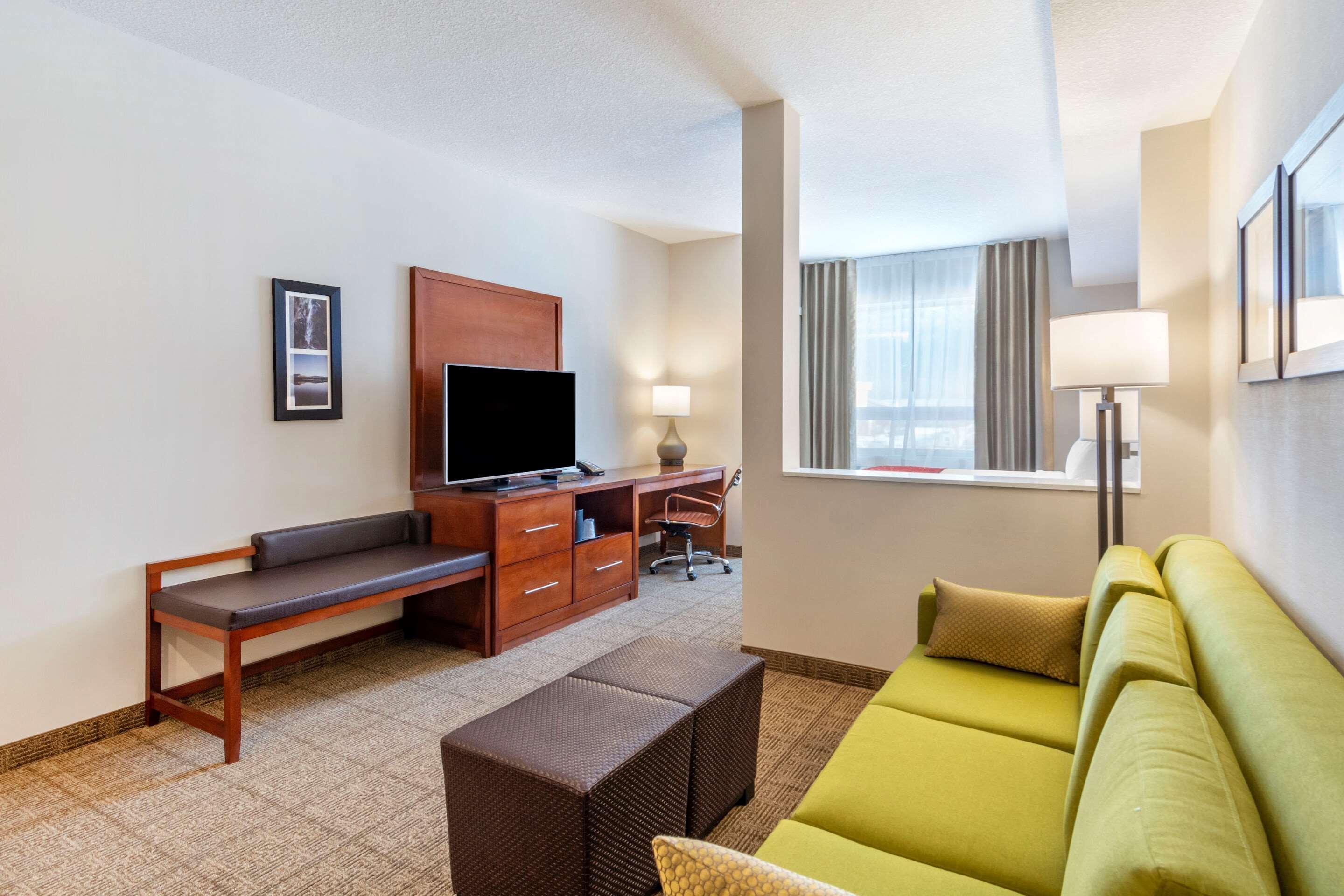 Comfort Inn & Suites Вейлмаунт Экстерьер фото