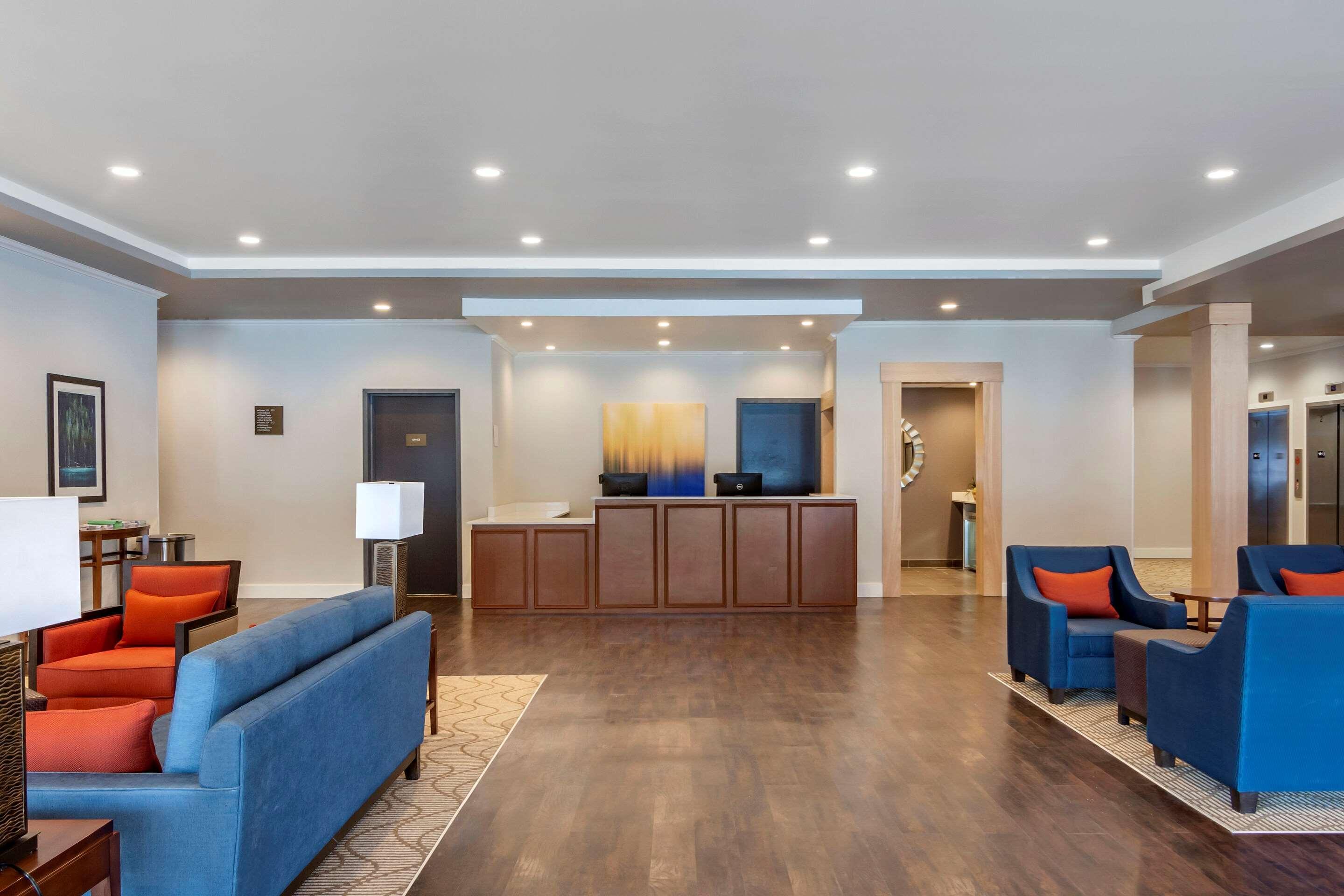 Comfort Inn & Suites Вейлмаунт Экстерьер фото