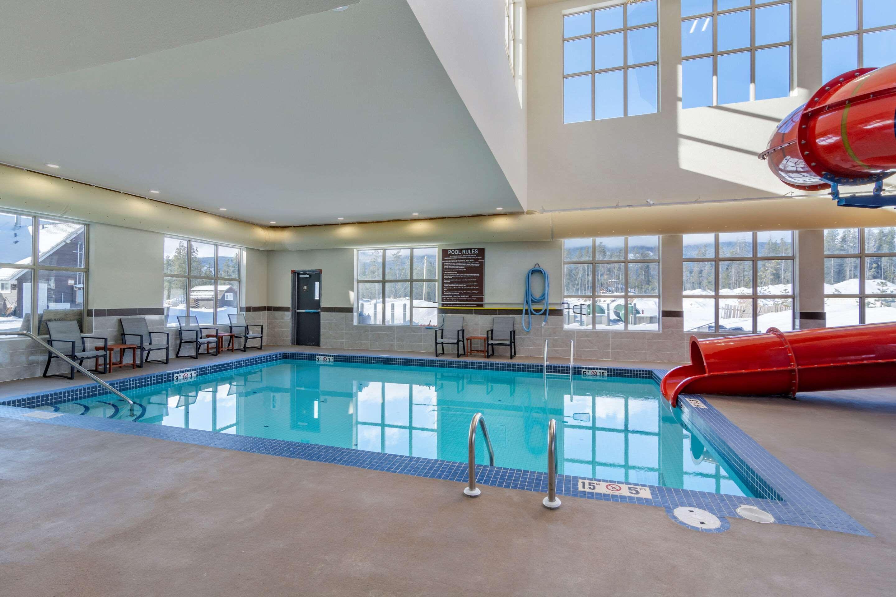 Comfort Inn & Suites Вейлмаунт Экстерьер фото