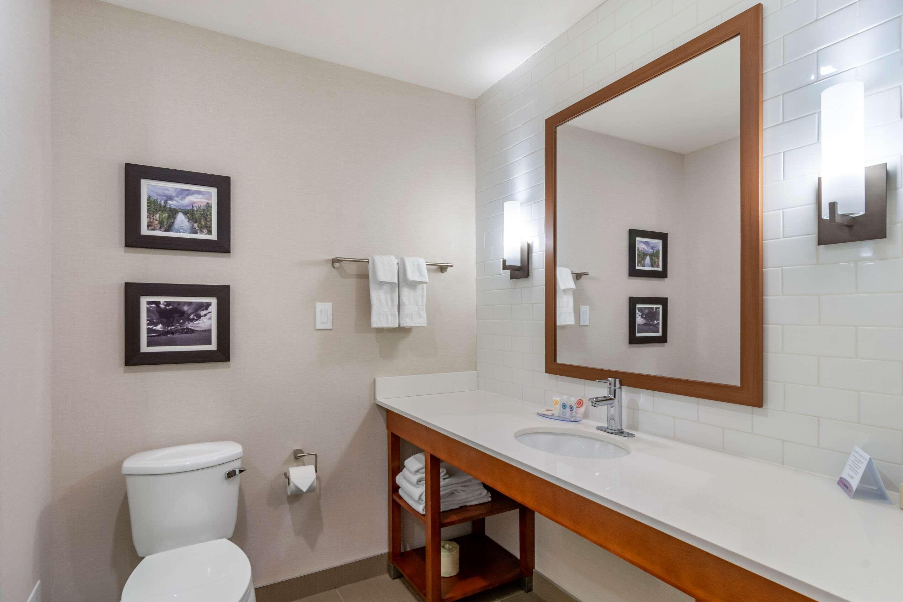 Comfort Inn & Suites Вейлмаунт Экстерьер фото