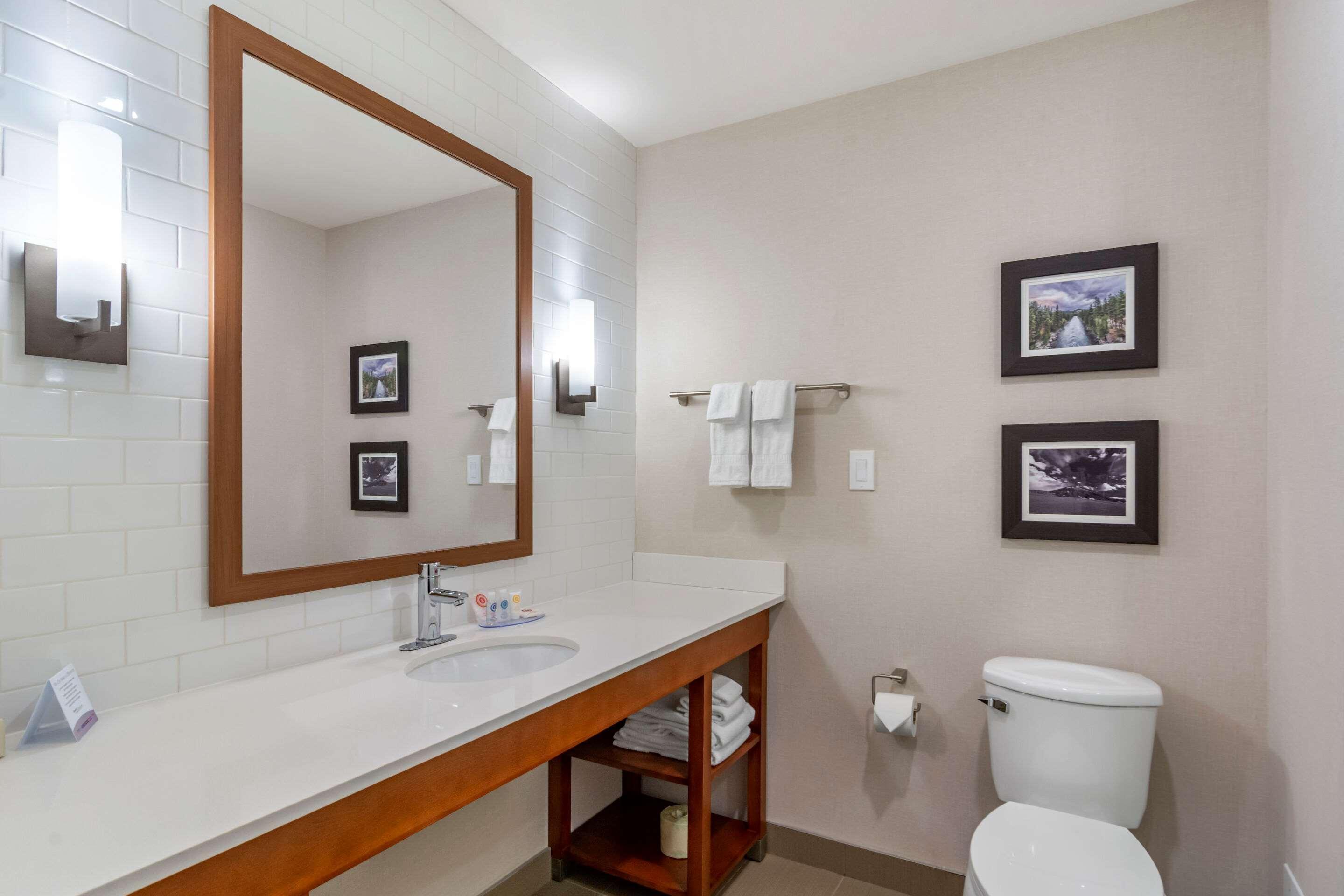 Comfort Inn & Suites Вейлмаунт Экстерьер фото