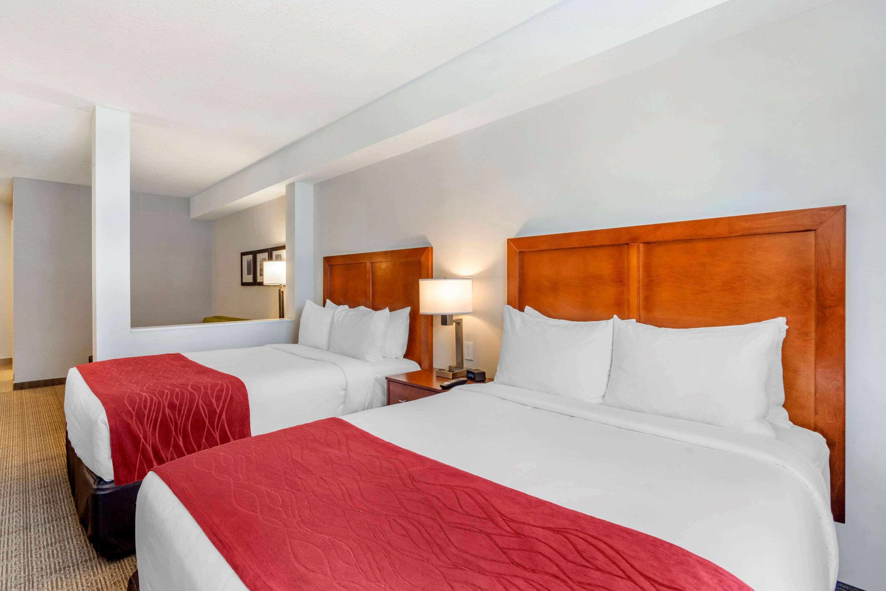 Comfort Inn & Suites Вейлмаунт Экстерьер фото